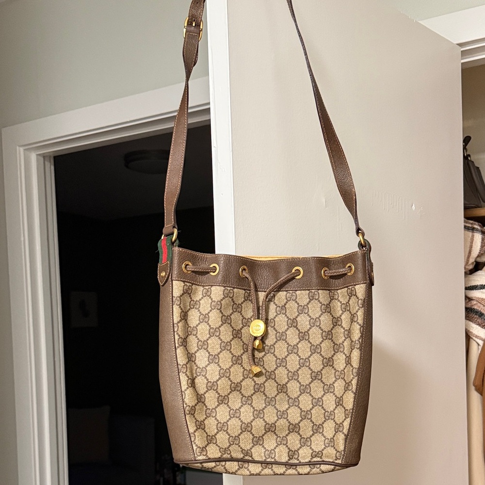 Gucci Supreme Line Sherry Bucket Shoulder Bag with Green-Red Web